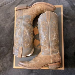 Ariat womens Catalina boots 9 medium (9B) with original box